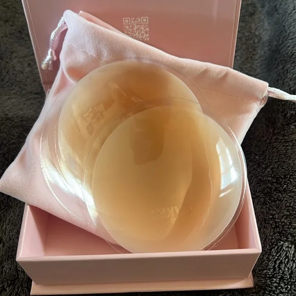 Cakes Body nipple covers- stick on bra. Small - Picture 2 of 4